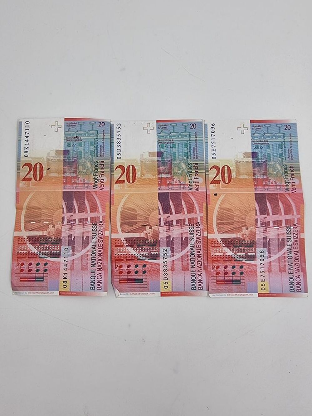 Lot de 3 anciens billets de banque de 20 franc suisse Bijoux et montres