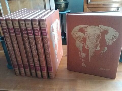 COLLECTION HACHETTE  LES ANIMAUX  8 tomes 40 Machecoul (44)
