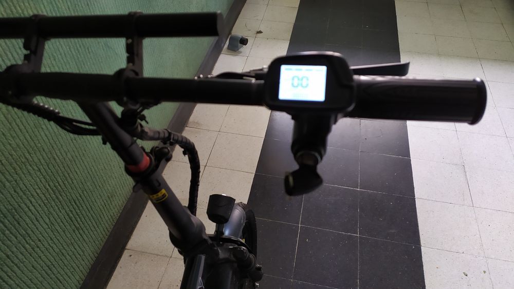 VELO ELECTRIQUE de 14 POUCES PLIABLE de 400 Watts. Vélos