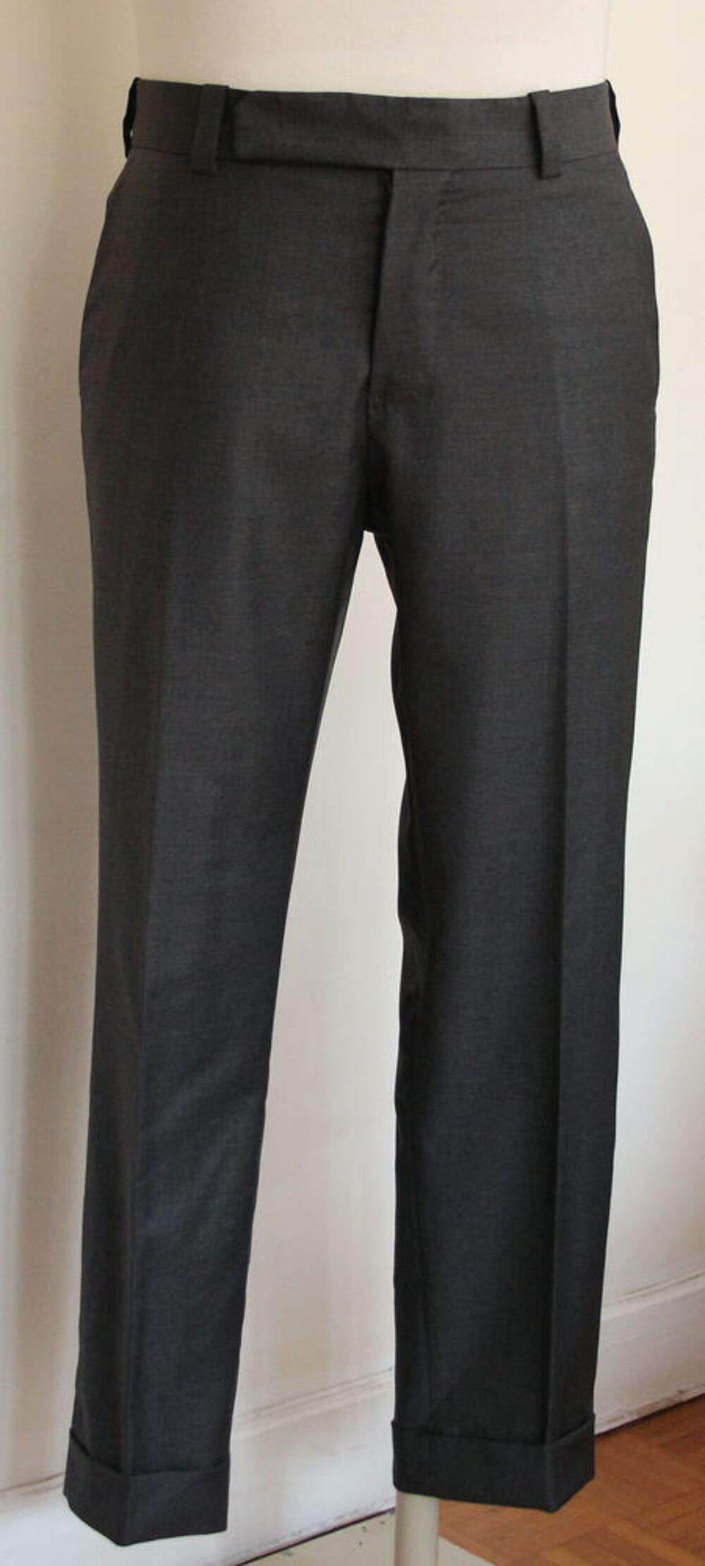 Pantalon anthracite BERLUTI 
T.46 IT soit 40 Fr Vêtements