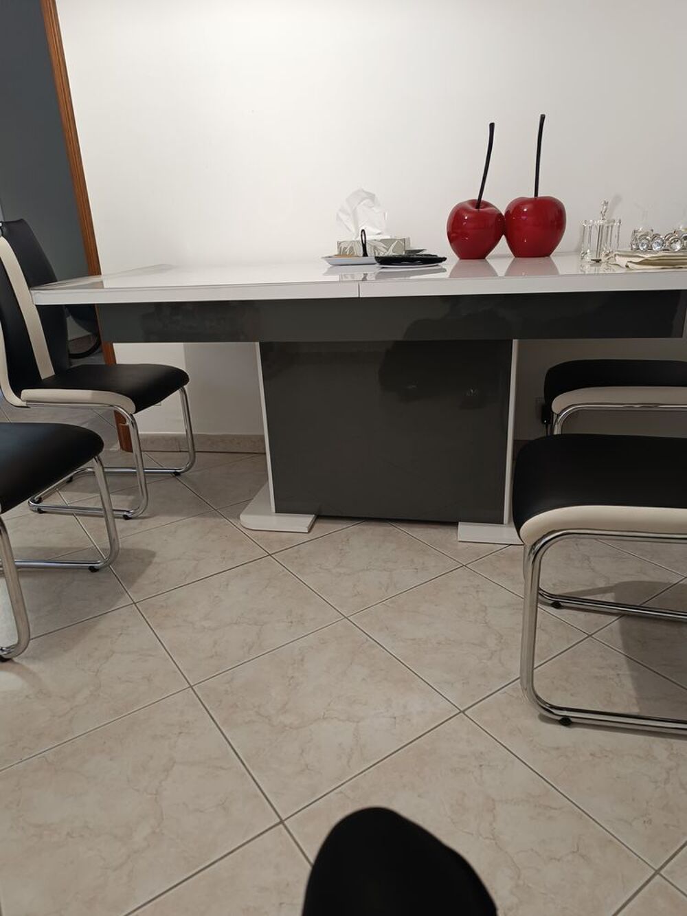 Ensemble de table &agrave; manger extensible plus 4 chaises DESIGN Meubles