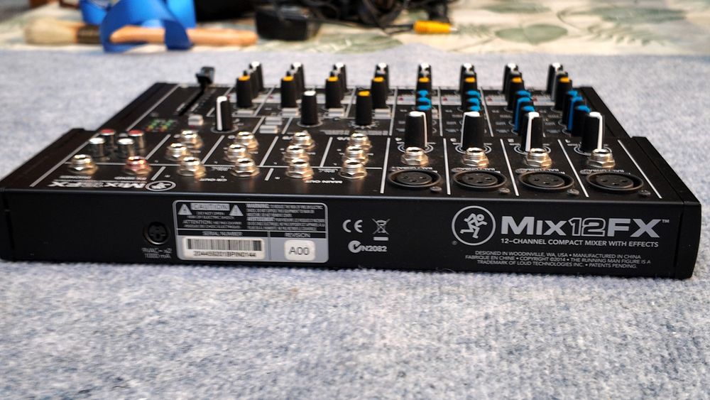 table de mixage Mackie Mix 12 FX Audio et hifi