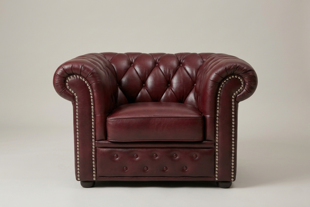 Fauteuil Chesterfield en cuir bourgogne, structure en teck Meubles