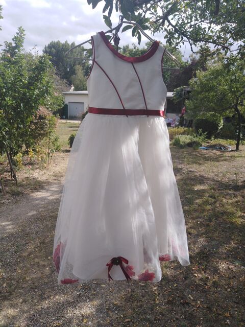 robe blanche pour fillette 10/12 ans
30 Saint-Denis-en-Val (45)