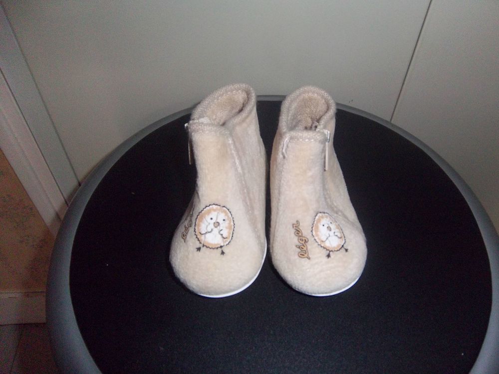 Chaussons beiges 19 Chaussures enfants
