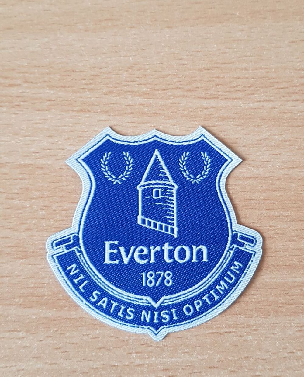 &eacute;cusson en tissu 
Everton football club 1878
6x6,5 cm 