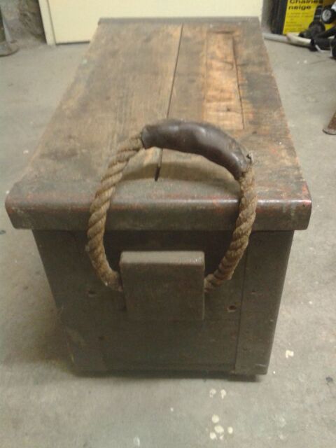 caisse ancienne en bois avec poignes corde garnies cuir 70 Dijon (21)
