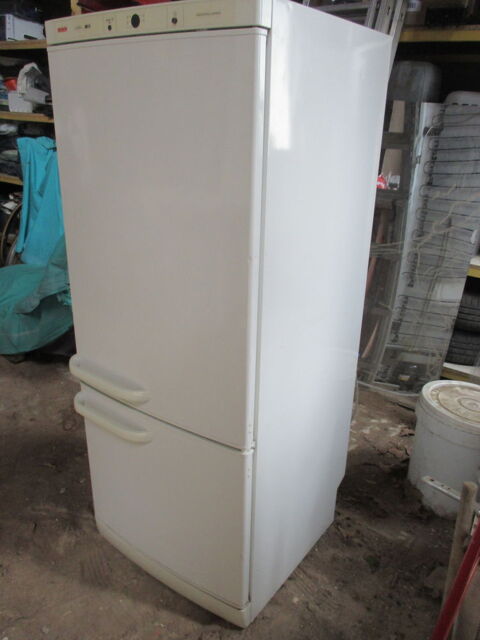 Réfrigérateur congélateur  BOSCH 263 litres. 140 Péronnas (01)
