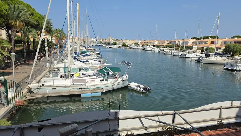 Vente Appartement LE CAP D'AGDE: Situé à proximité du quai Malfato / Île des marinas: Studio meublé avec loggia vitrée. Le cap d agde