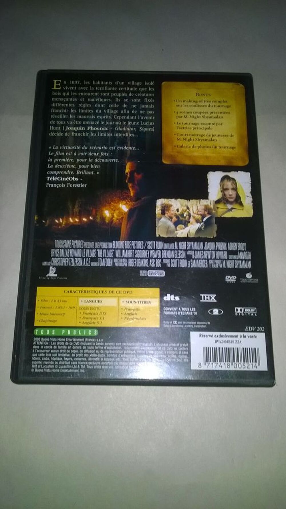 DVD Le Village
2005
Excellent etat
En Fran&ccedil;ais
A la fin DVD et blu-ray