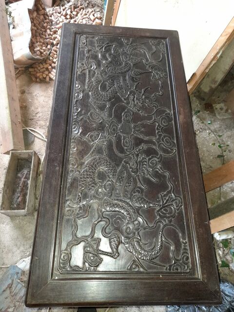 Table bois motif dragon sculpt� 150 Huelgoat (29)