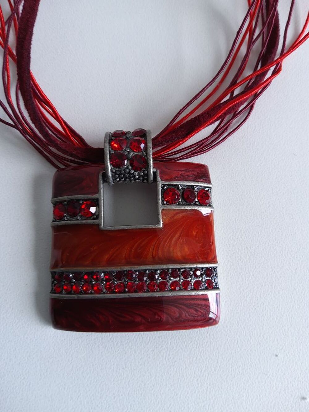COLLIER fantaisie rouge Bijoux et montres