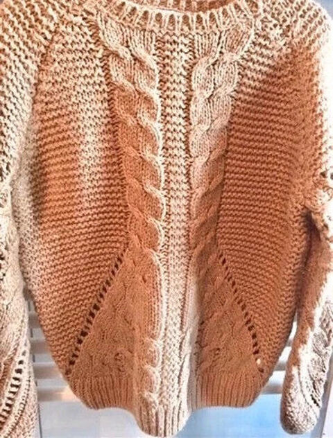 Pull avec laine Tape  l Oeil 12 ans en tbe  8 euros
8 Montral (32)
