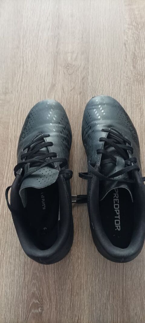 Chaussures de football marque Adidas taille 40  30 Rennes (35)