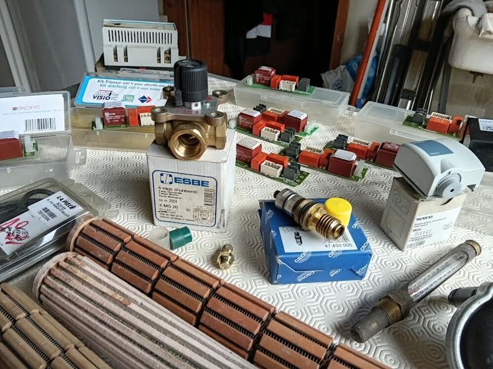 LOT ACCESSOIRES PLOMBERIE / CHAUFFAGE / Bricolage