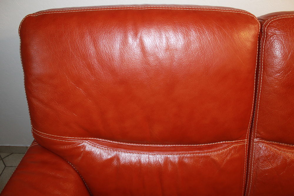 2 CANAPES CUIR BUFFLE ROUGE Meubles
