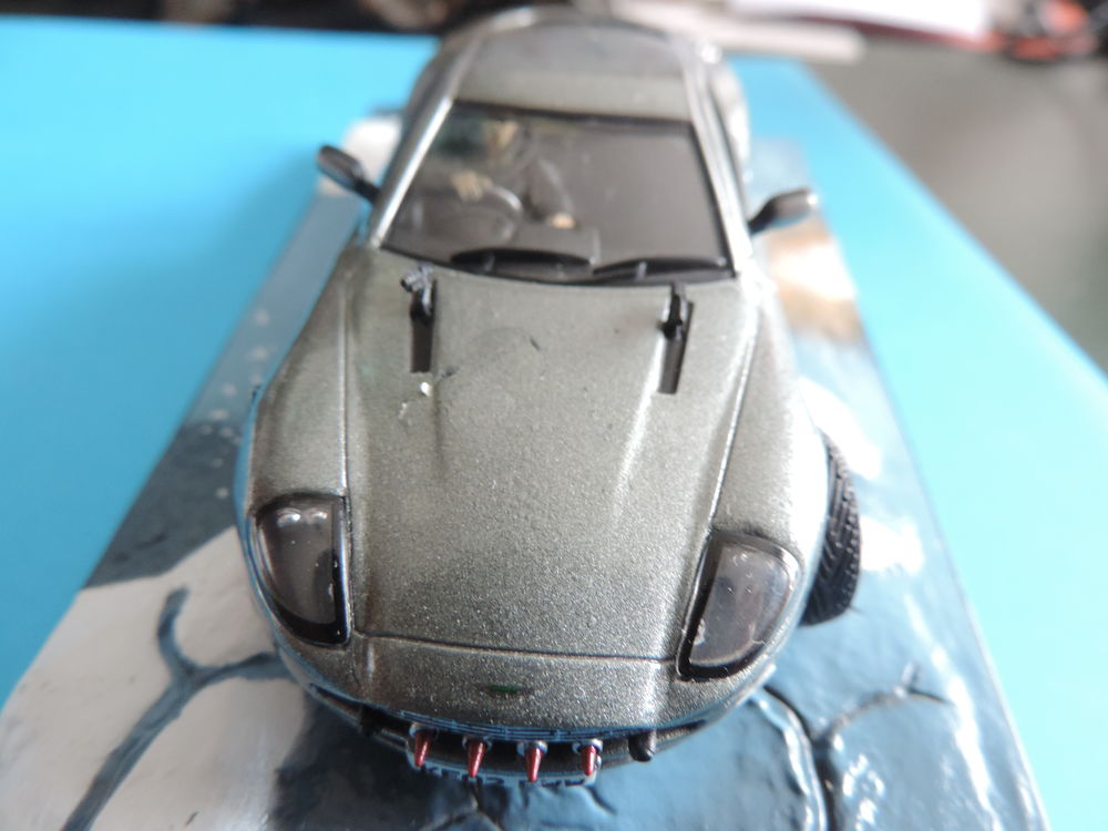 IXO - ASTON MARTIN V.12 - VANGUISH - Echelle : 1/43 &egrave;me. 