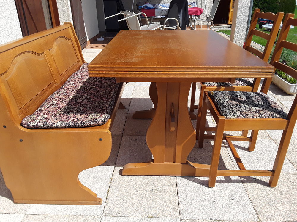 Ensemble table chaise banc avec coffre Meubles