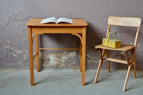 Petit bureau enfant et sa chaise pupitre vintage scandinave 190 Wintzenheim (68)