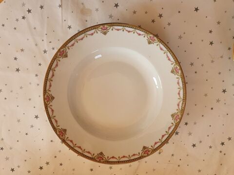 service de table complet porcelaine limoges  estampillé. La Couture-Boussey (27)