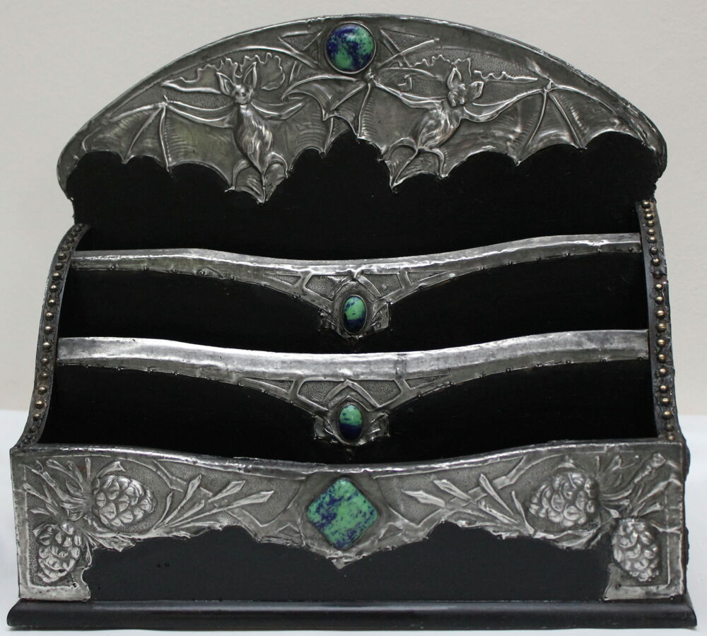 Porte lettres n&eacute;o gothique fin XIX
