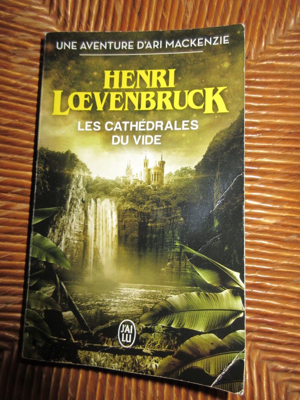 Les cath&eacute;drales du vide d'Henri Loevenbruck Livres et BD