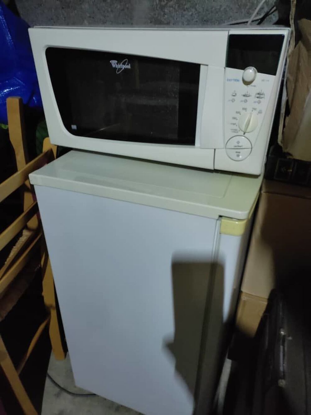 Cong&eacute;lateur et micro-ondes. Electroménager