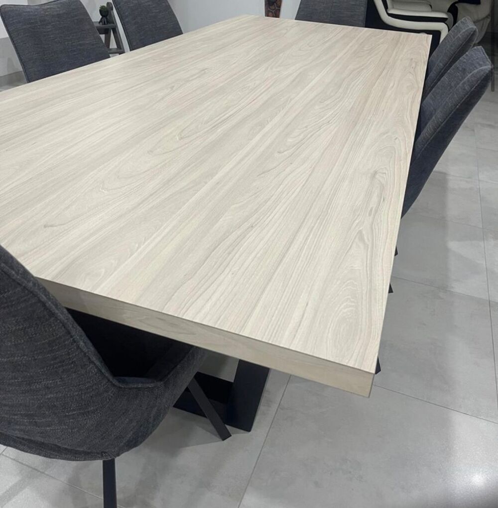 Grande table de salle &agrave; manger moderne bois ch&ecirc;ne massif Meubles