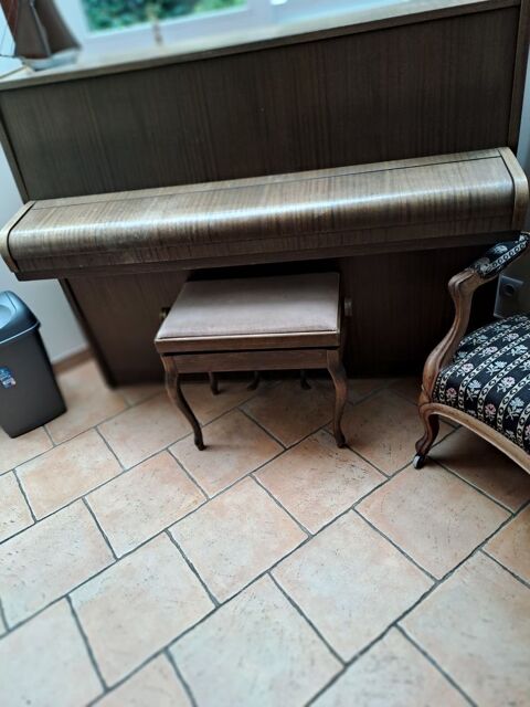 Piano droit  en bois bon tat, toujours gard dans un pice 50 Bolbec (76)