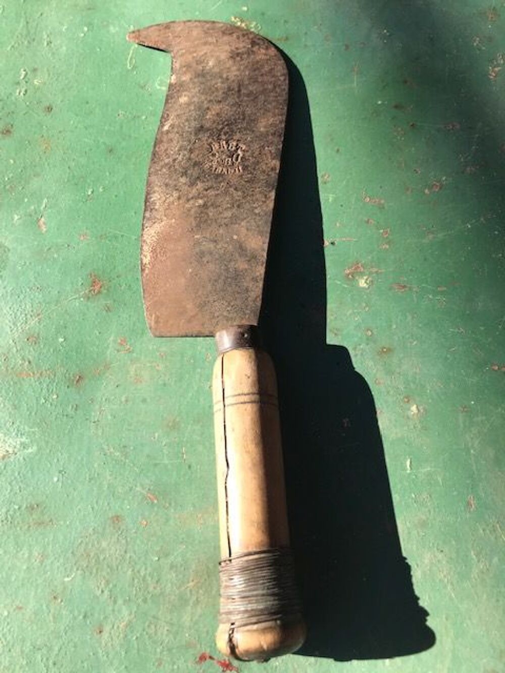 Serpe en fer forg&eacute; d'autrefois 