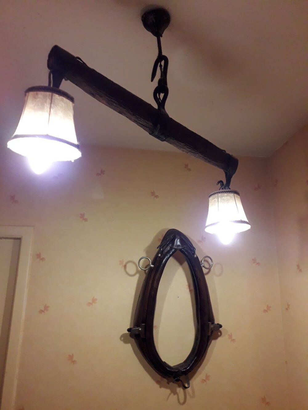 Collier chevaux et bajoret,lumi&egrave;re, avec vessie de porc Décoration