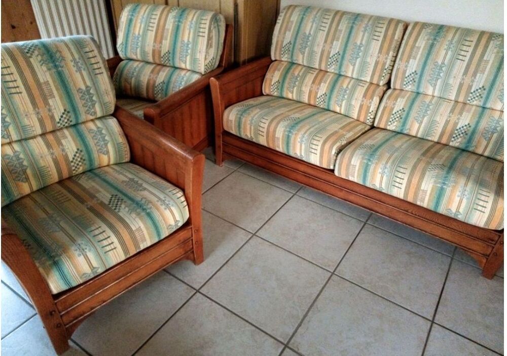 Canap&eacute; et 2 fauteuils en ch&ecirc;ne massif et tissu. Meubles