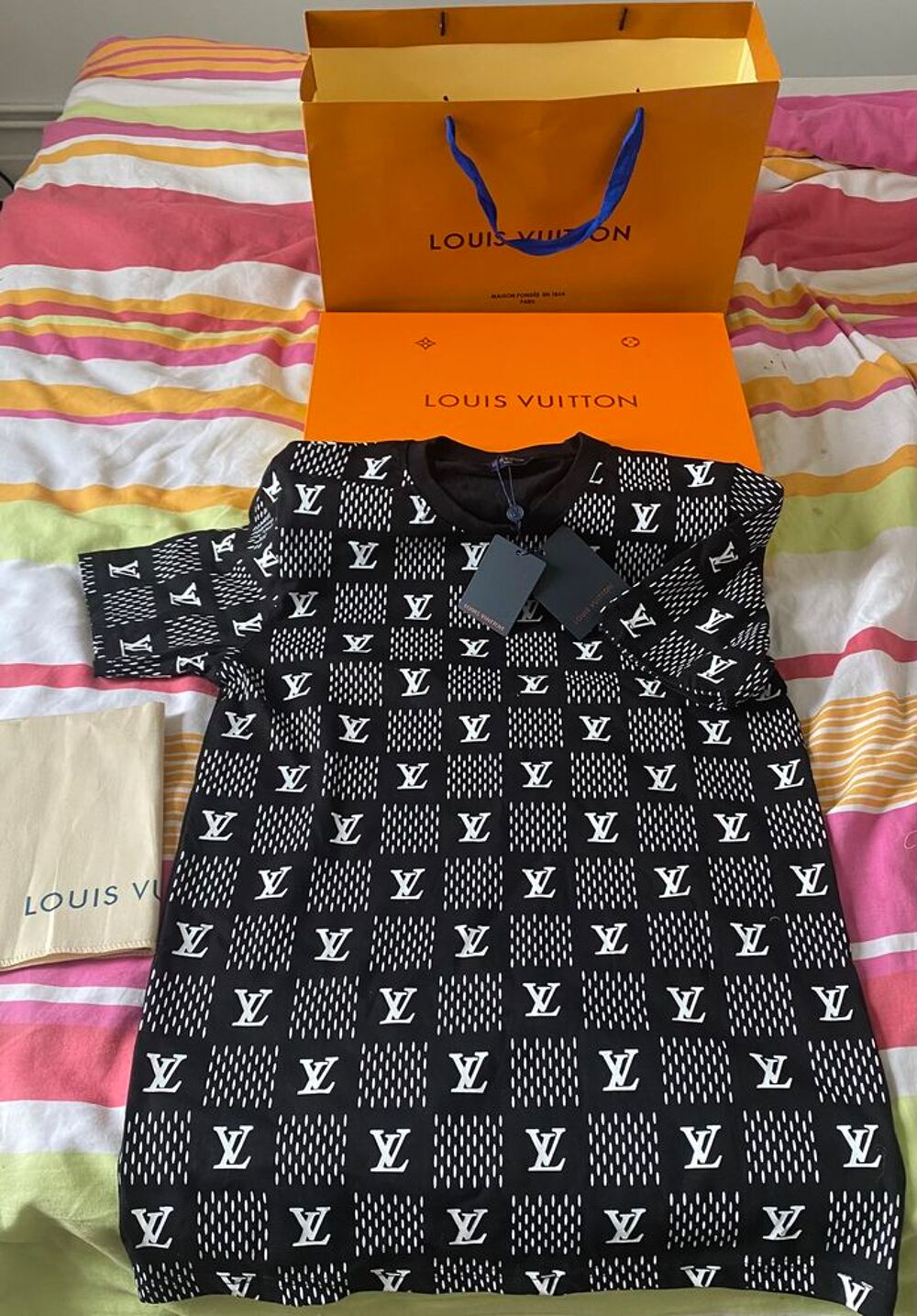 TEE shirt louis Vuitton Vêtements