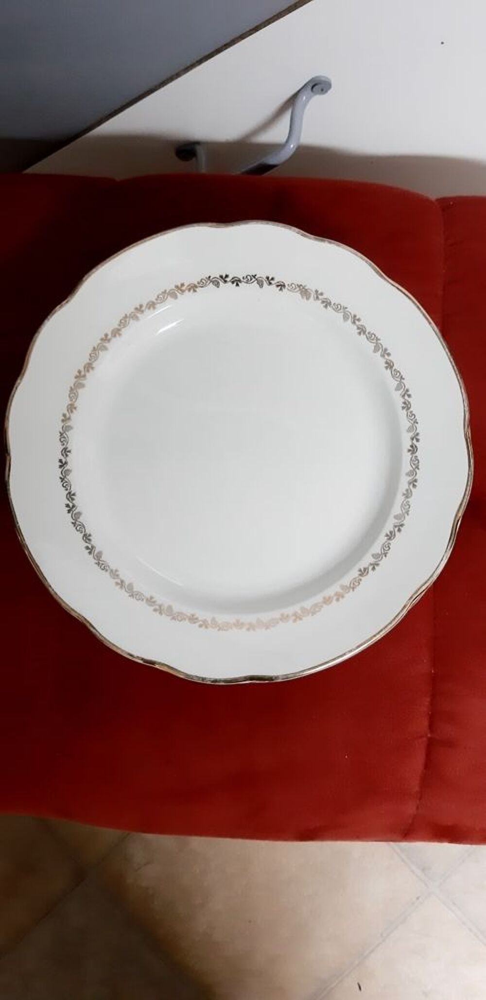 lot de 6 assiettes plates en fa&iuml;ence de gien signee BE Dcoration