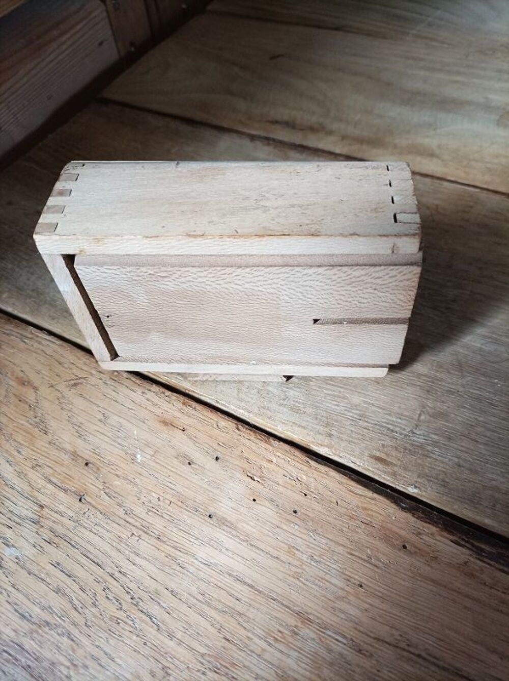 Tirelire en bois patin&eacute; Poste radio dp 0823409 Ancien Décoration