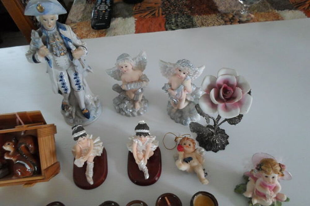 lot de bibelots,faience ,resine,biscuit 