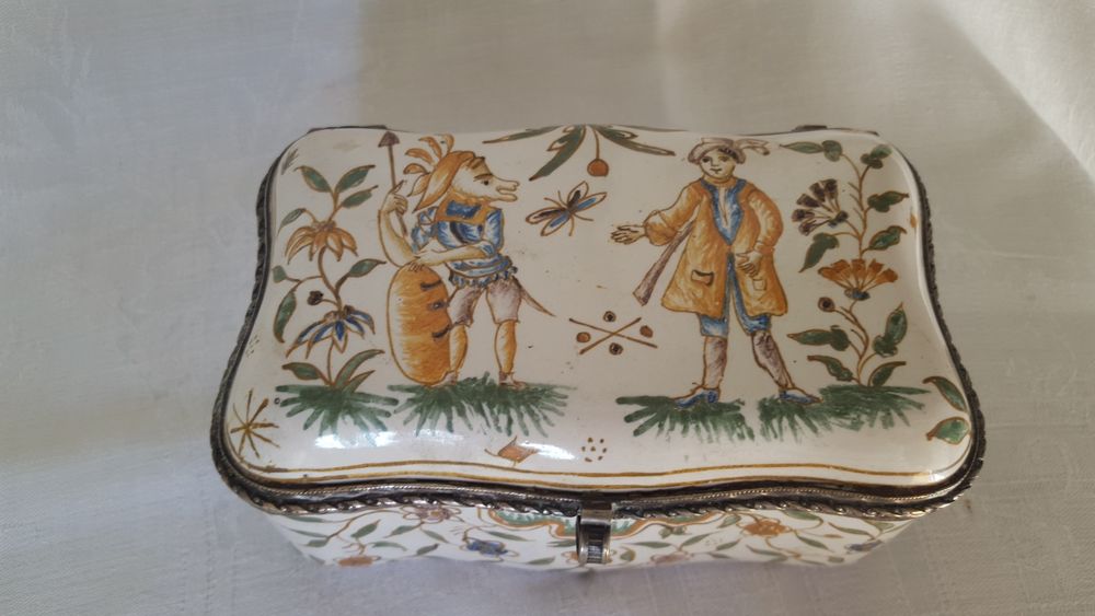 COFFRET ANCIEN EN FAIENCE 