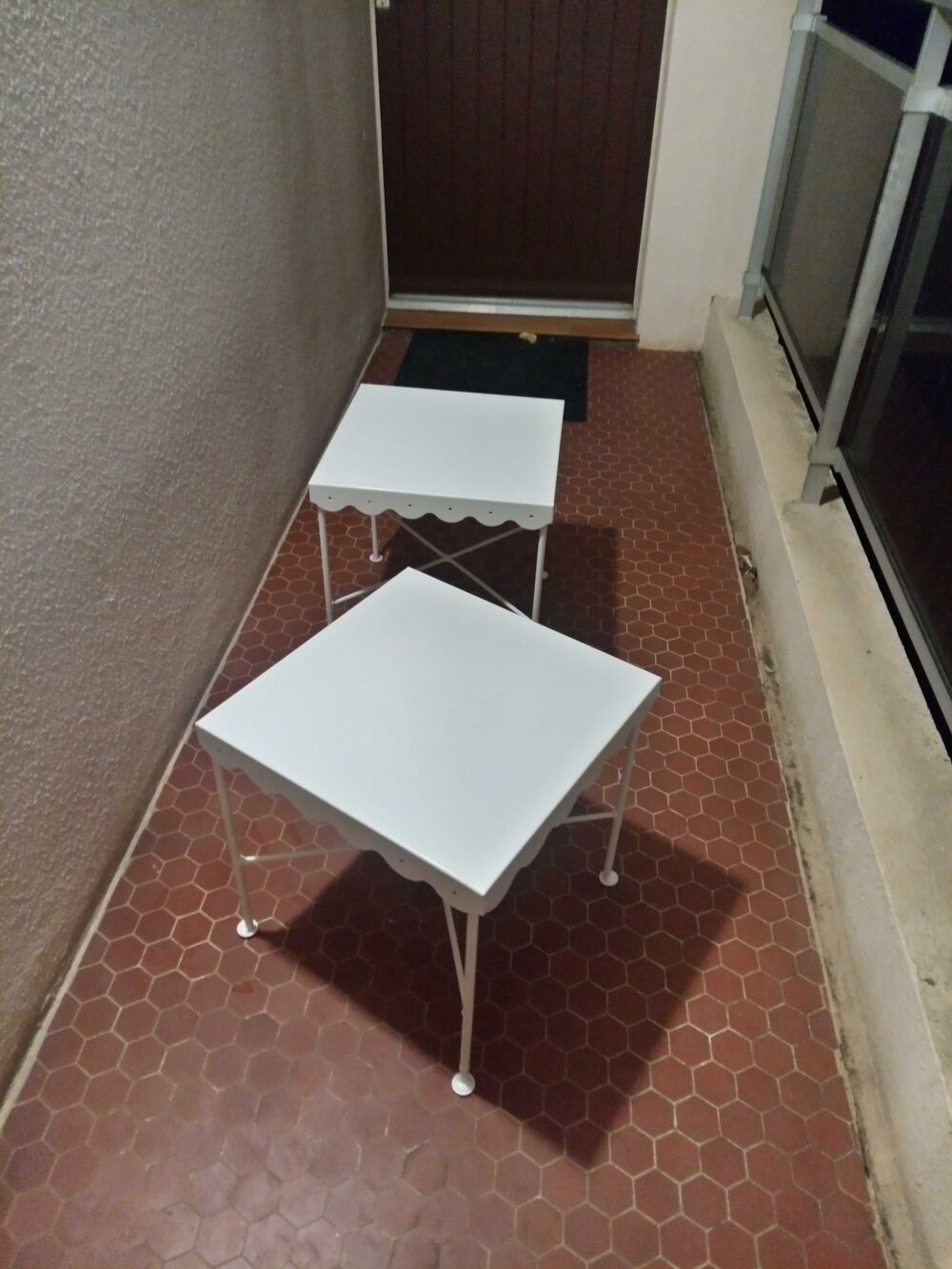 deux tables m&eacute;tal blanche Meubles