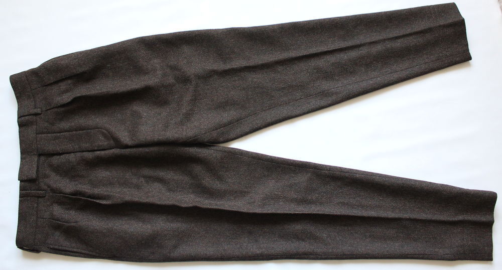 Pantalon &agrave; pinces chevrons OCTOBRE 
T.38/40 FR
laine Vêtements