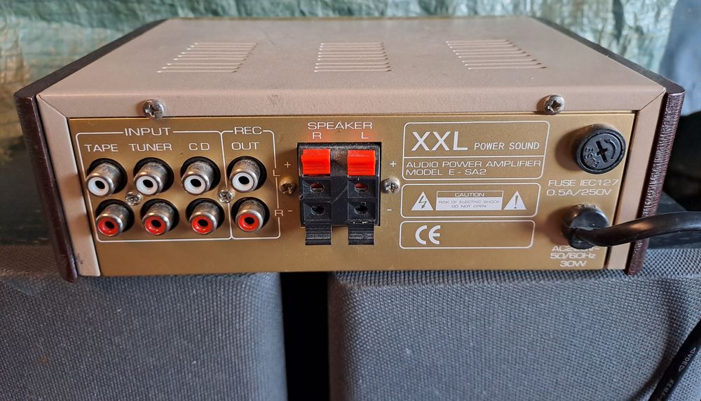 Amplificateur XXL power sound avec micro et enceintes Audio et hifi
