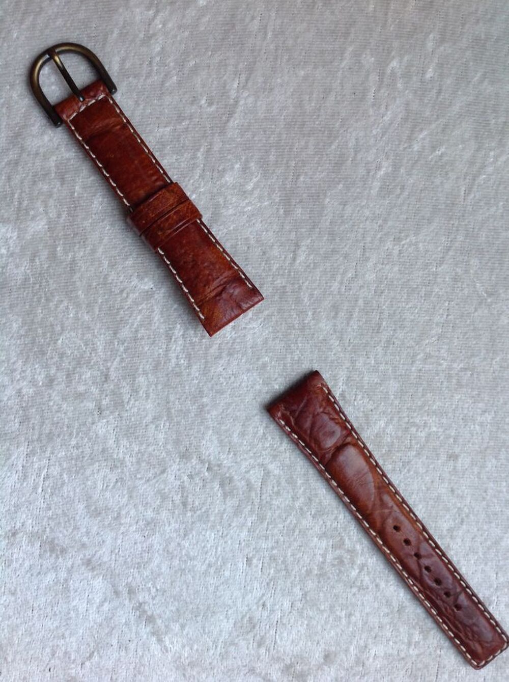 BRACELET MONTRE MARRON EN CUIR SANS POMPES TAILLE 20
Bijoux et montres