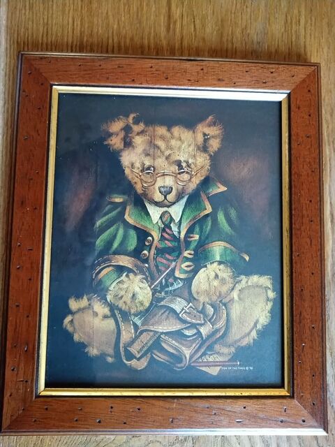 Cadre en bois repr�sentant un ours sous verre. 10 Saint-Quentin (02)