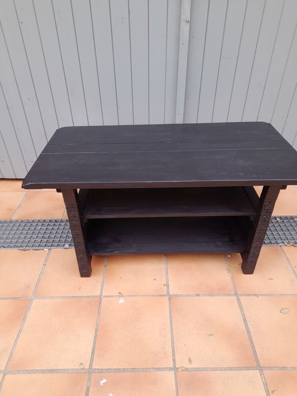 1 table basse en c&egrave;dre de l'Atlas sculpt&eacute; Meubles