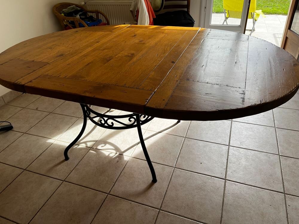 Table ch&ecirc;ne massif avec pieds en fer forg&eacute; Meubles