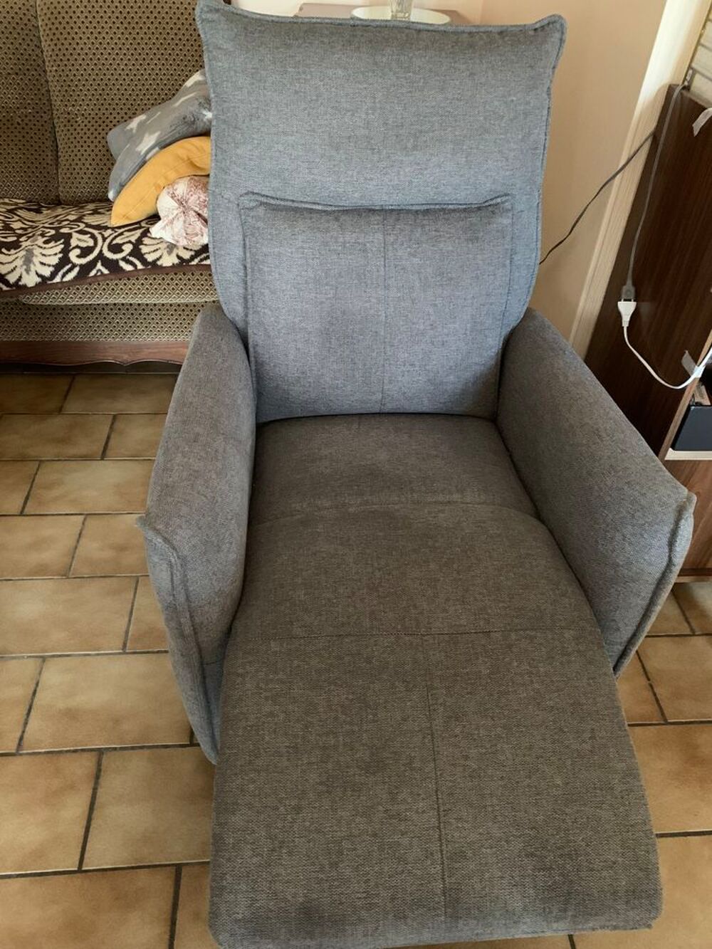 Fauteuil &eacute;lectrique tout confort &eacute;tat neuf avec facture Meubles
