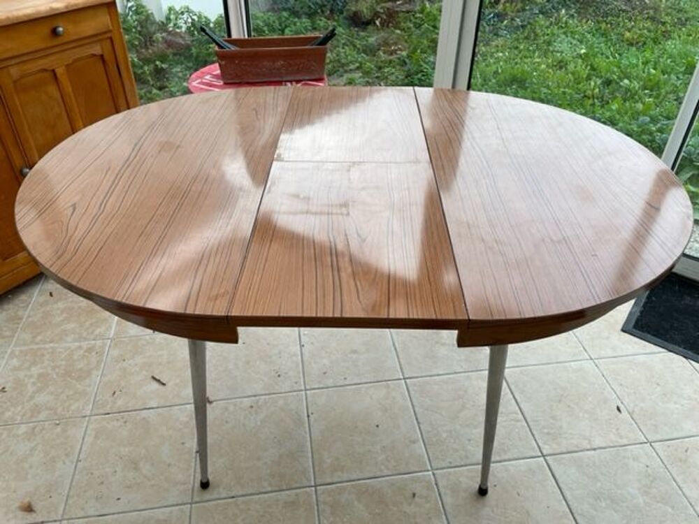 Table vintage ronde en formica Meubles