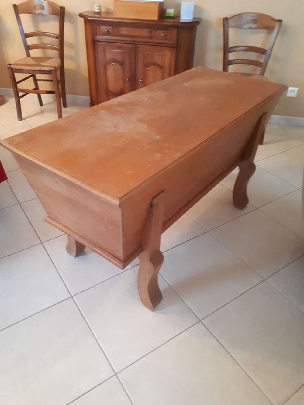 P&eacute;trin en ch&ecirc;ne en &eacute;tat. Meubles