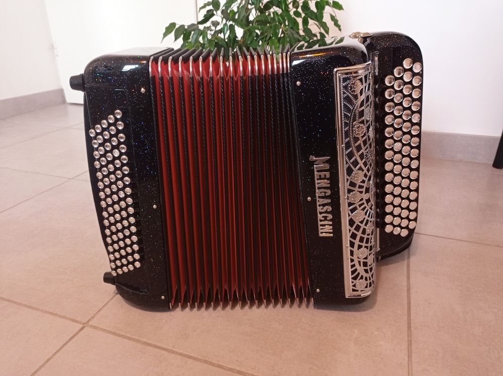 accord&eacute;on chromatique Mengascini Instruments de musique