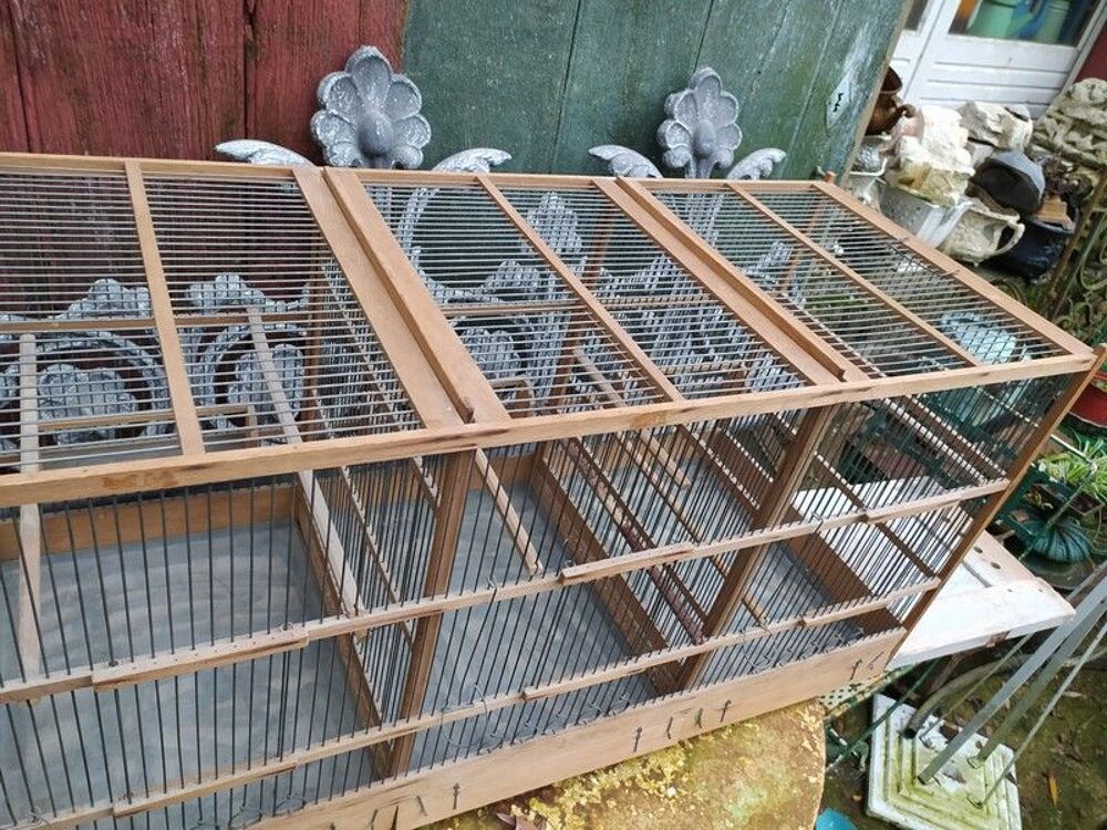 Ancienne Grande Cage &agrave; Oiseaux Bois M&eacute;tal 83cm
Décoration