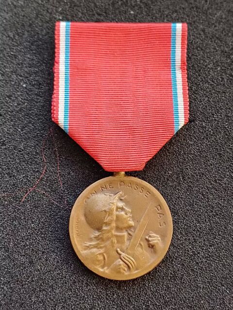 Mdaille  commmorative , Bataille de Verdun modle VERNIER 17 Lucheux (80)